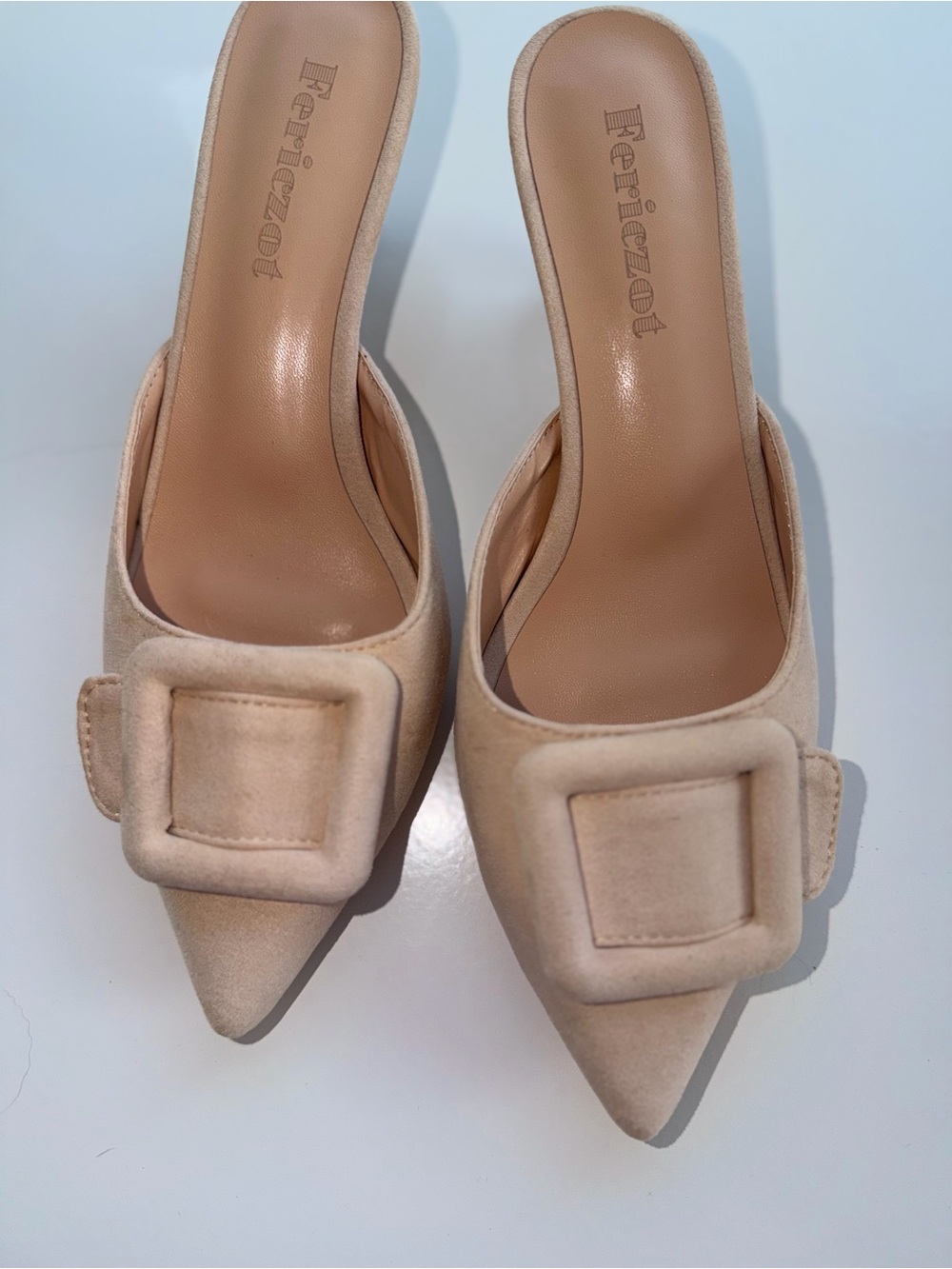 Women's Pointed Toe Buckle Mules in Nude